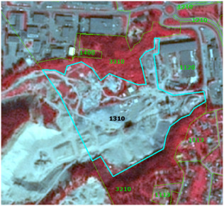 False-colour infrared SPOT-5 satellite image (2.5m resolution, 1/2/3 band combination) depicting the delineation of a mineral extraction site and surrounding land cover types, likely for Copernicus Land Monitoring Service (CLMS) CORINE Land Cover (CLC) classification. The image highlights a large central area, outlined in light blue, labelled '1310', which represents a mineral extraction, dump, and construction site (CORINE Land Cover class 1.3.1.0). This central area appears as light grey and bare ground. Surrounding the extraction site, extensive vegetation is shown in red, with polygons outlined in light green and labelled '3210', corresponding to broad-leaved forest (CORINE Land Cover class 3.2.1.0) or transitional woodland and scrub (CORINE Land Cover class 3.4.1.0), as suggested by the nearby text for non-active gravel pits. In the upper left, an area of buildings is labelled '1400' (likely Industrial or commercial units, CLC class 1.4.x.x). In the upper right, near a road network, a polygon is labelled '1210' (likely discontinuous urban fabric, CLC class 1.2.1.0). In the bottom right, an area of continuous artificial surfaces is labelled '1110' (likely continuous urban fabric, CLC class 1.1.1.0). The imagery source is CNES 2011©, Distribution Airbus DS/Spot Image, with similar images in the document dated 2010-08-11 or 2013-08-07.
